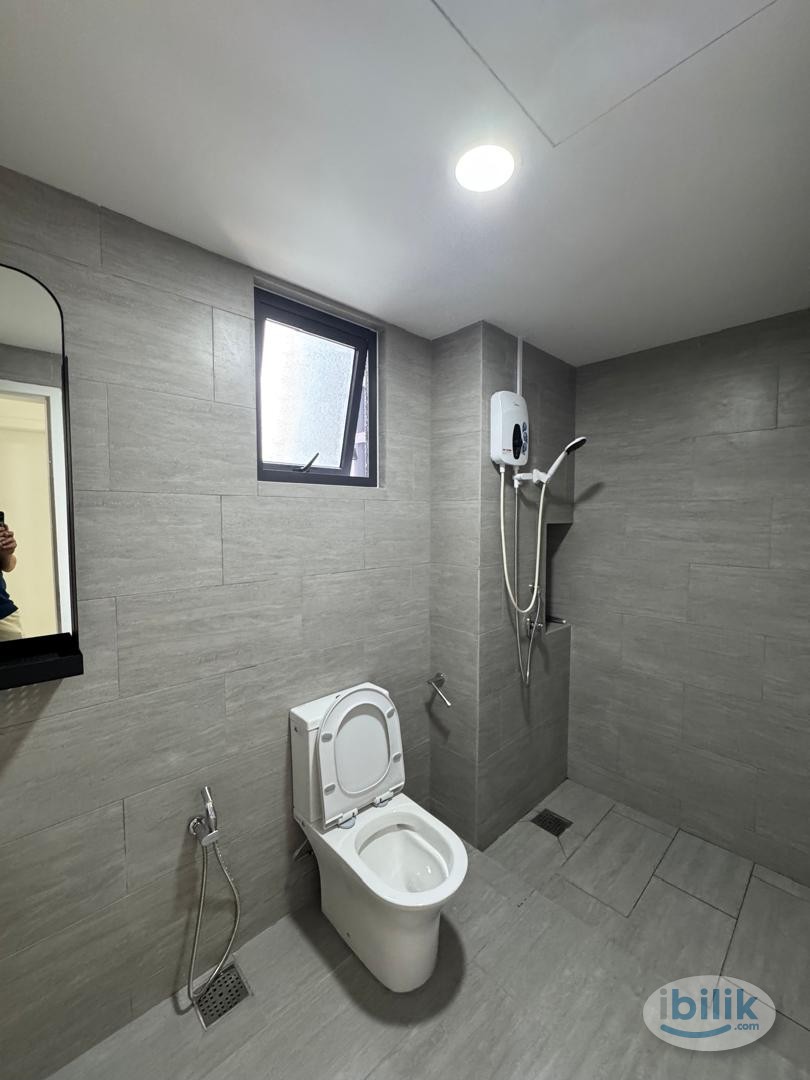 Master Room at D'IVO Residences by EXSIM, Old Klang Road - Image 5