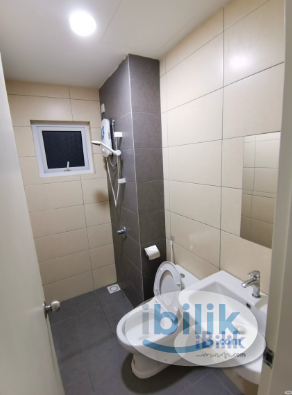 Middle Room at The Holmes, Bandar Tun Razak - Image 2