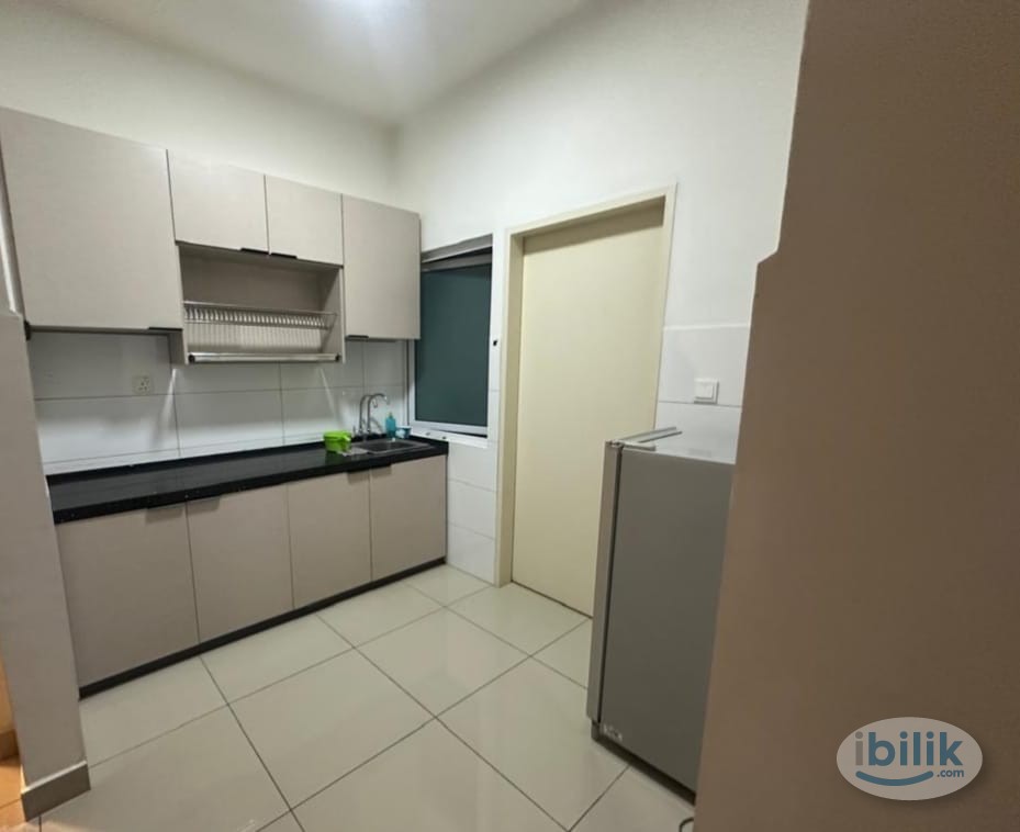 Middle Room at The Holmes, Bandar Tun Razak - Image 3