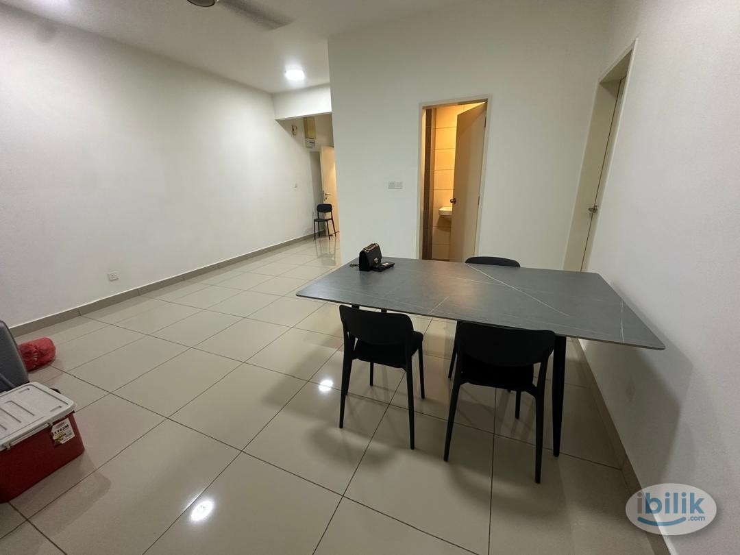 Middle Room at The Holmes, Bandar Tun Razak - Image 4
