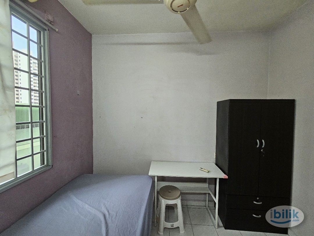 Npark Furnished Middle room Share bathroom included utilities female only - Image 2