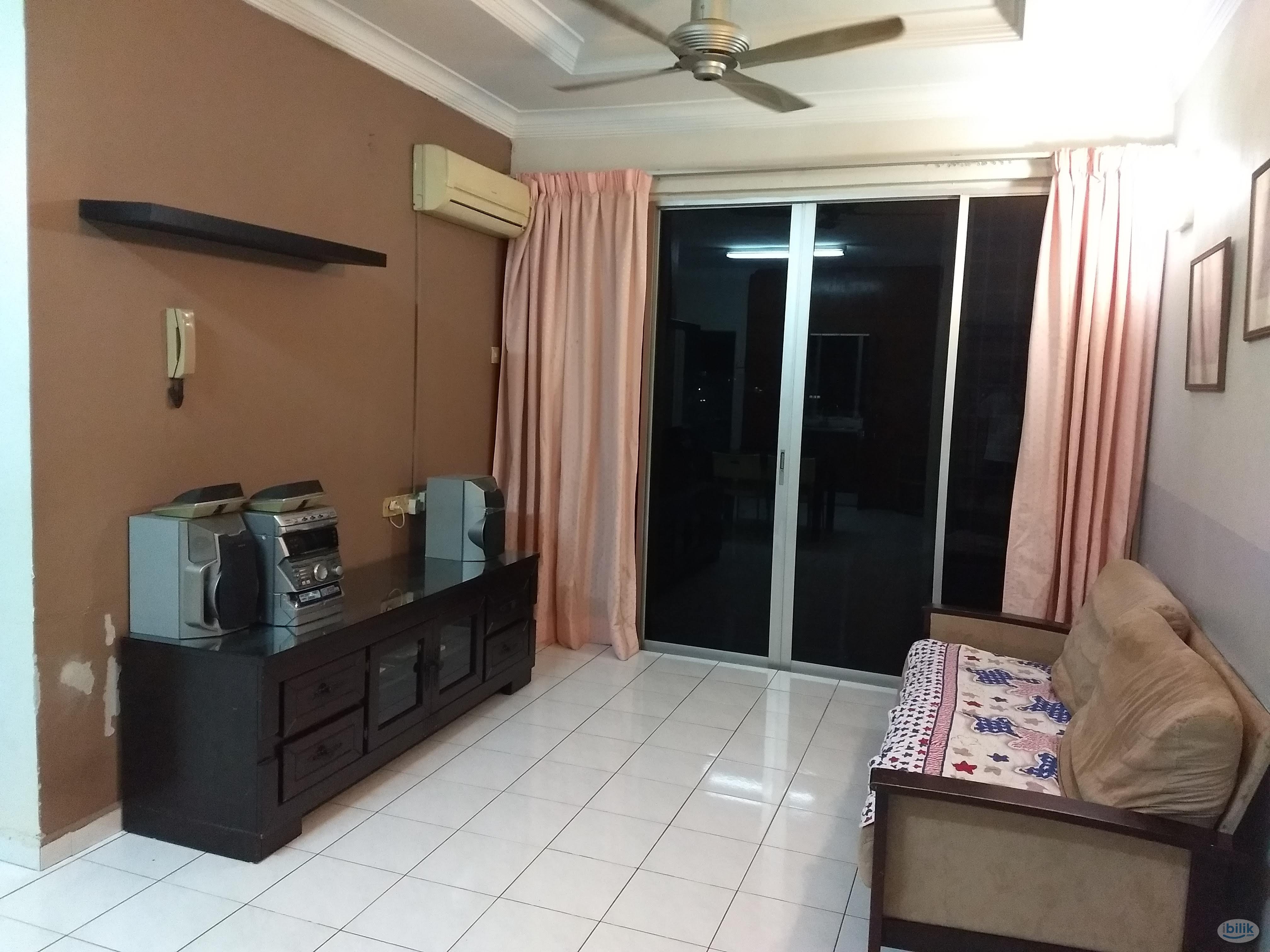 Npark Furnished Middle room Share bathroom included utilities female only - Image 3