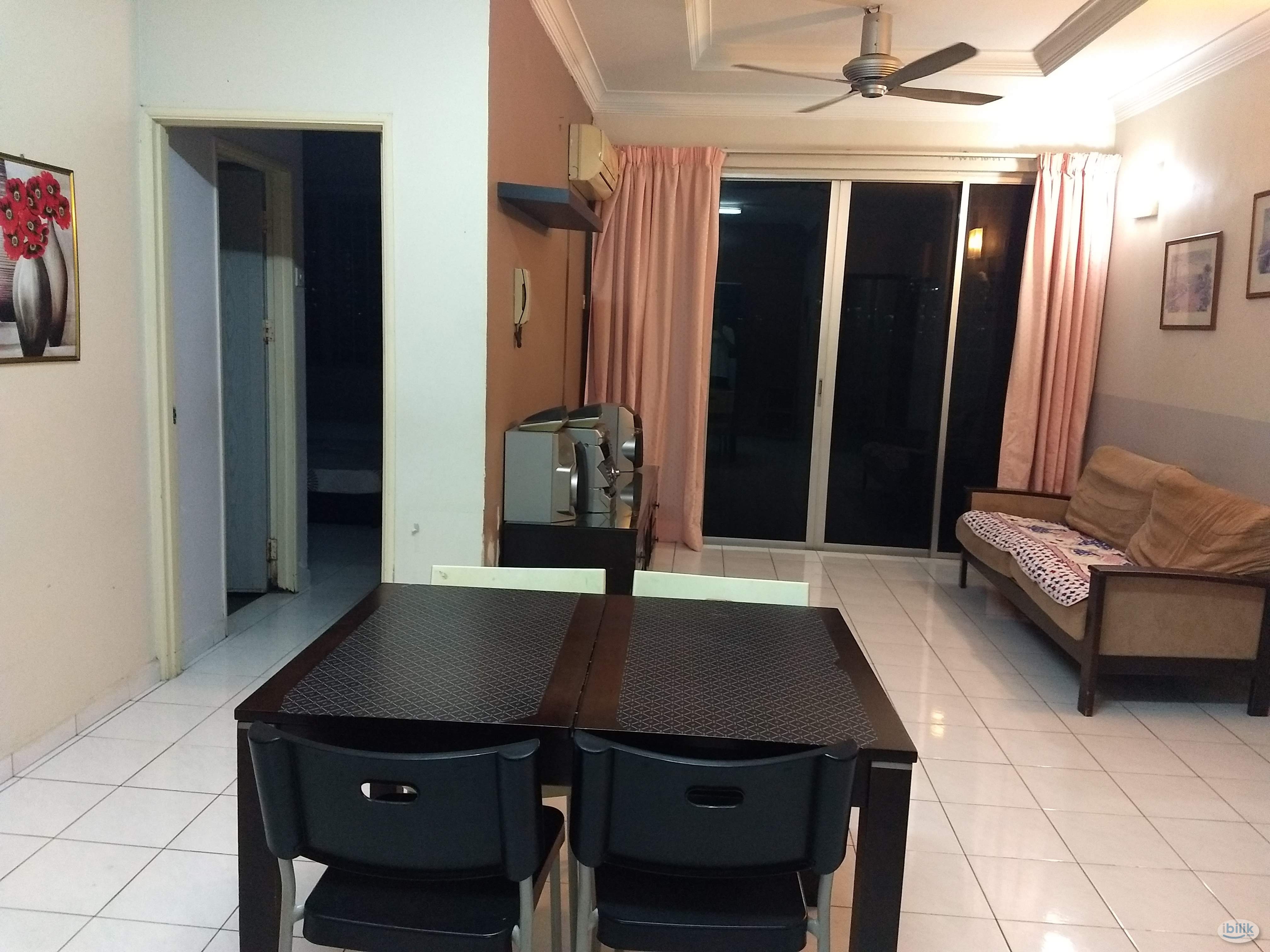 Npark Furnished Middle room Share bathroom included utilities female only - Image 4