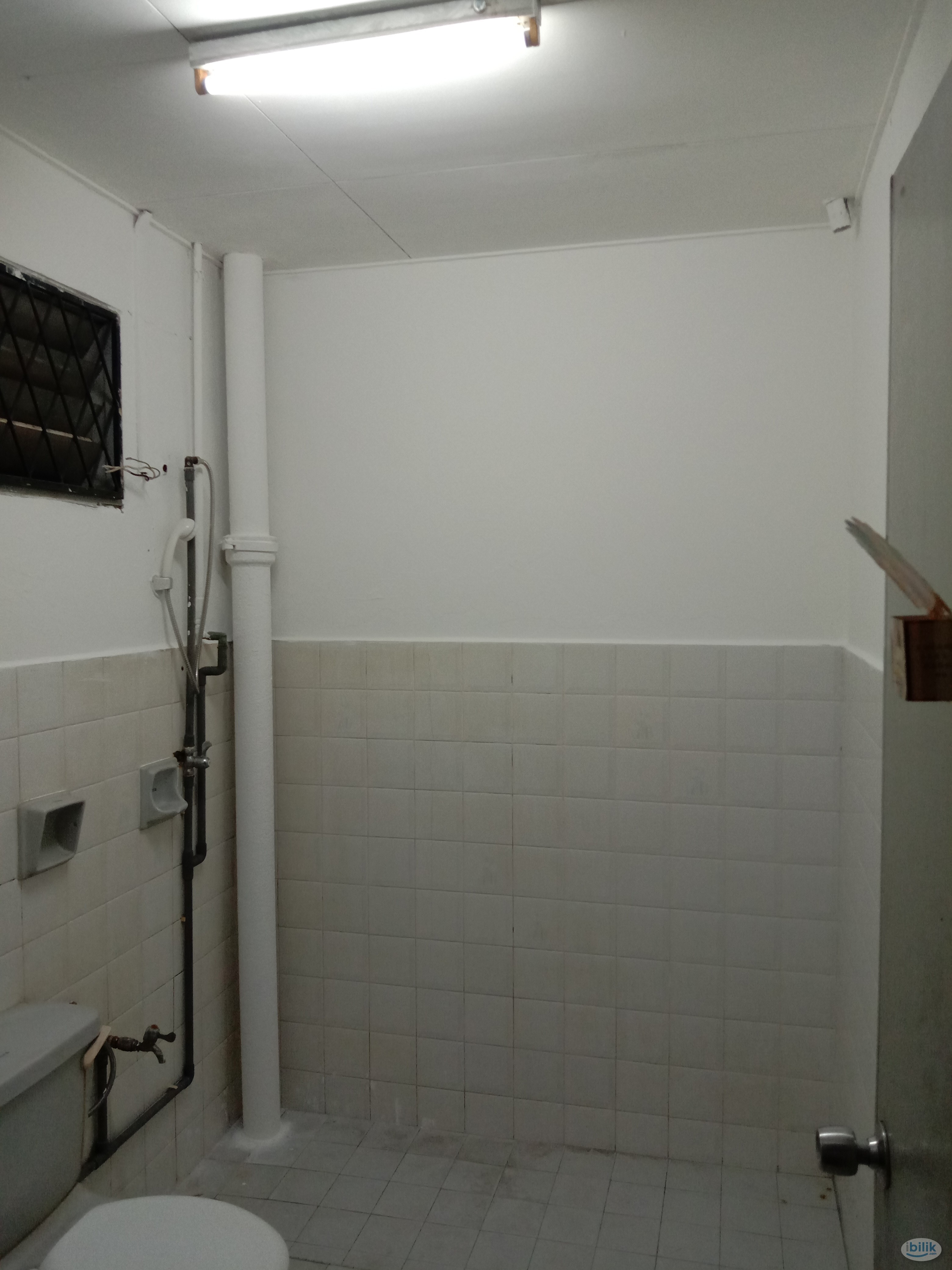 Master bedroom at Taman Inderawasih for rent - Image 3