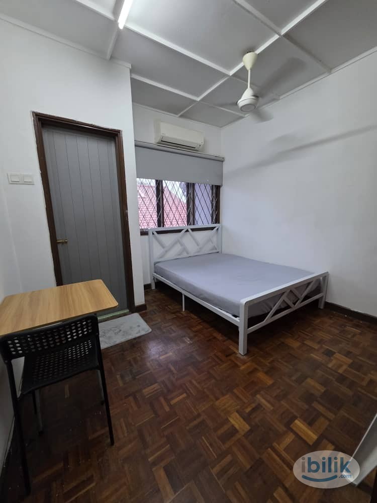 Middle Room at SS24 Petaling Jaya, Selangor - Image 1