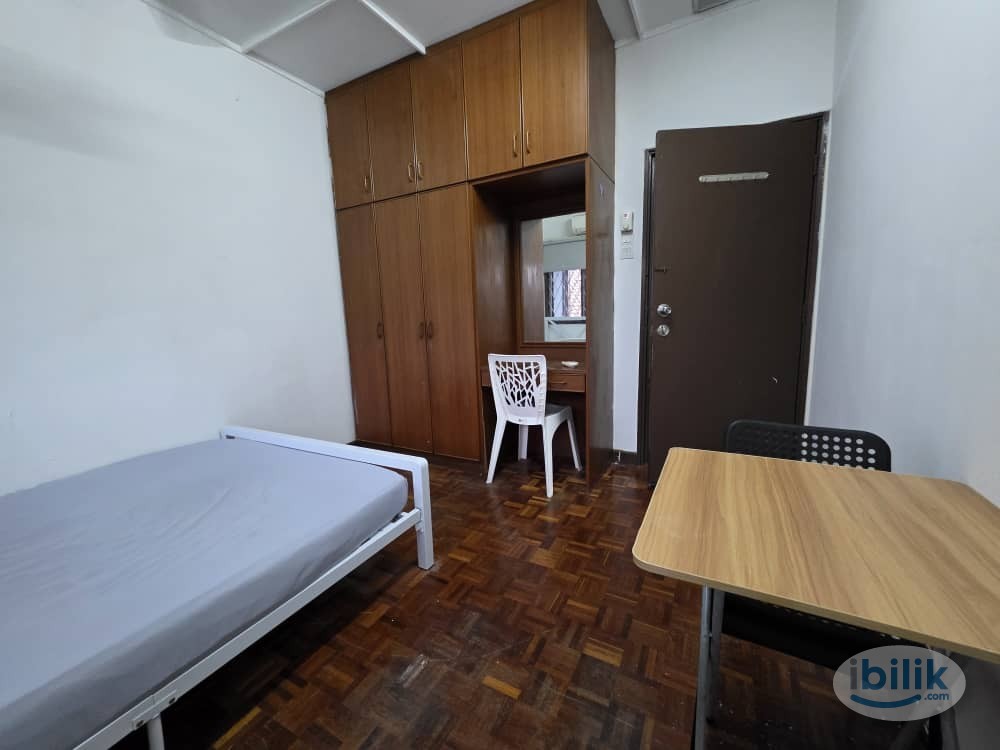 Middle Room at SS24 Petaling Jaya, Selangor - Image 3