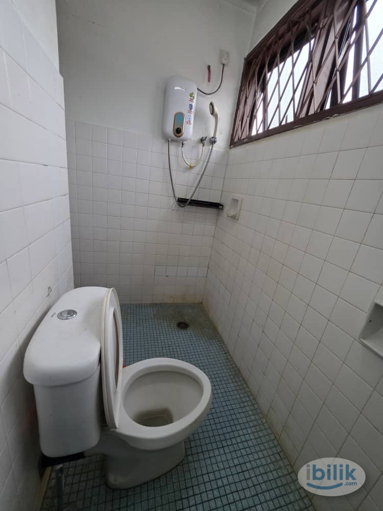 Middle Room at SS24 Petaling Jaya, Selangor - Image 5