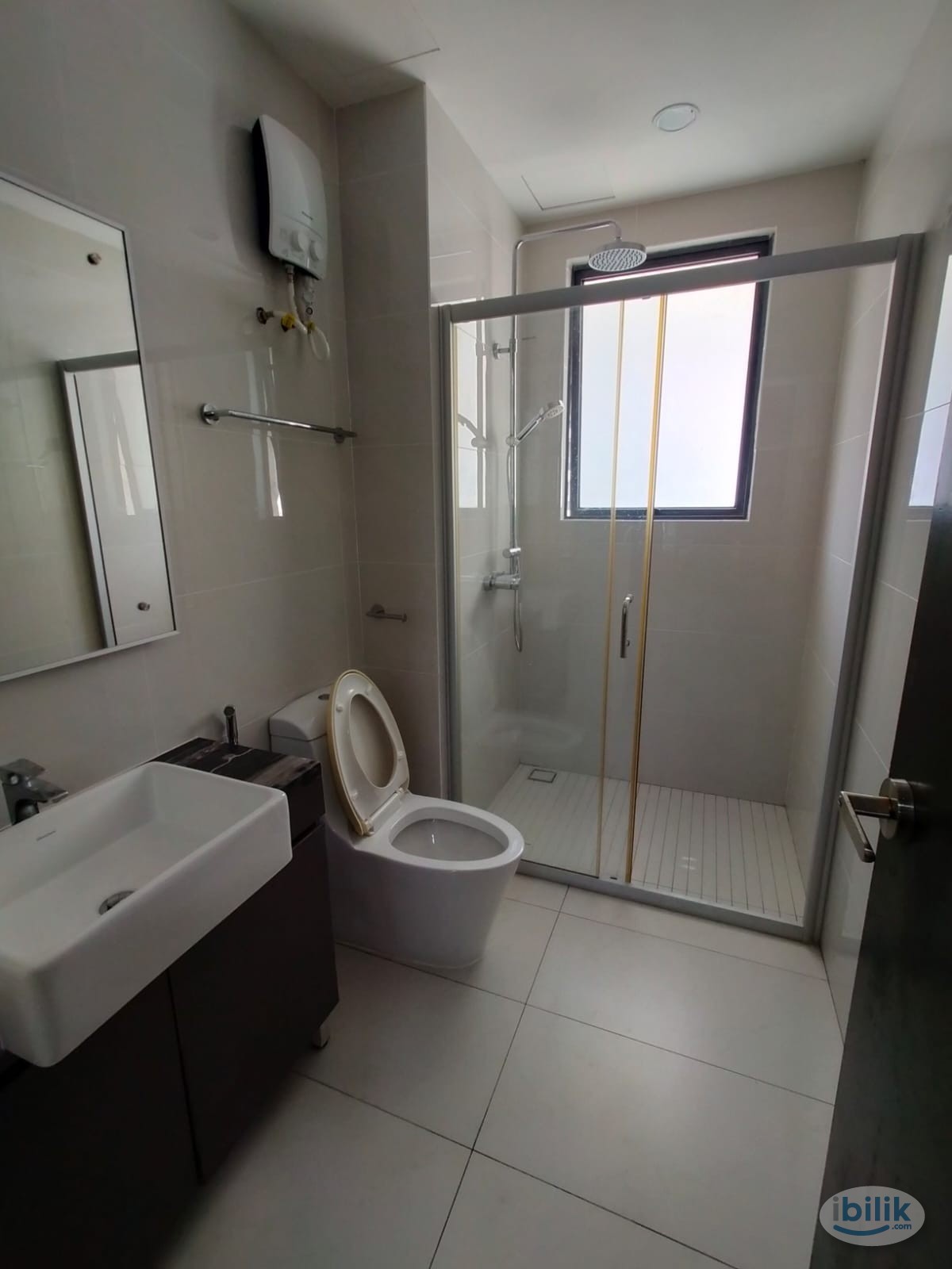 Master Room at Country Garden, Danga Bay - Image 4